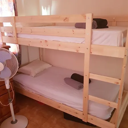 בית הארחה Seaview Guesthouse לרנקה